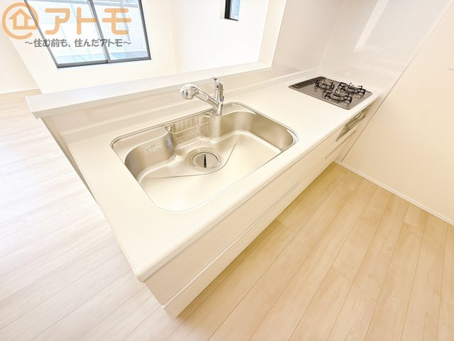 【キッチン】 | 葵区北番町2期　新築戸建　A号棟 | 対面式のキッチンはリビングを見渡すことができるので安心♪家族の会話も増えそうですね♪