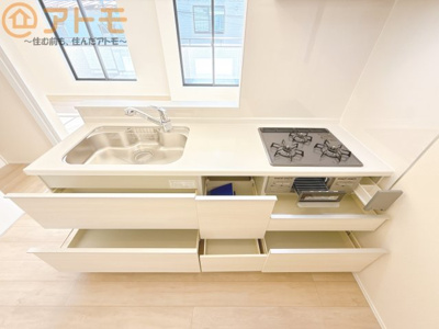 【キッチン】 | 葵区北番町2期　新築戸建　A号棟 | 大容量システムキッチン♪お料理スペースやシンク広々！毎日の家事をしっかりサポート♪