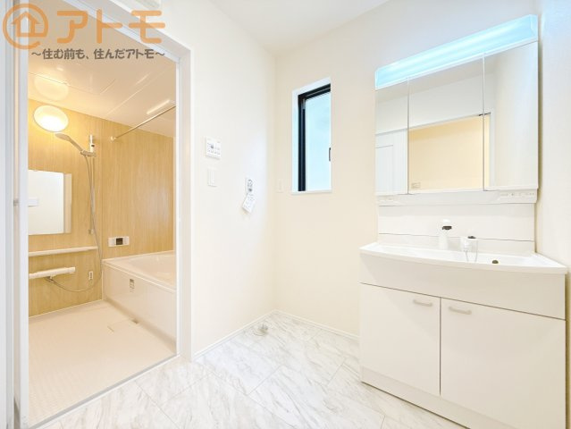 【独立洗面台】 | 葵区北番町2期　新築戸建　A号棟 | シャワータイプの洗面台は、洗濯物の土汚れなどの予洗いもしやすいため、お子様のいるご家庭でも大活躍！
