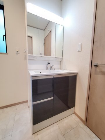 三郷市　鷹野1丁目　新築戸建　全2棟の洗面所|施工例です