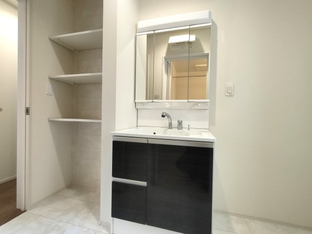 三郷市　鷹野1丁目　新築戸建　全2棟の洗面所|明るい洗面所です