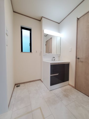 三郷市　鷹野1丁目　新築戸建　全2棟の洗面所|施工例です