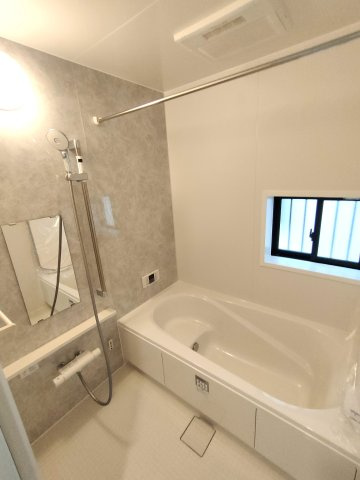 三郷市　鷹野1丁目　新築戸建　全2棟の浴室|落ち着いた空間のお風呂です