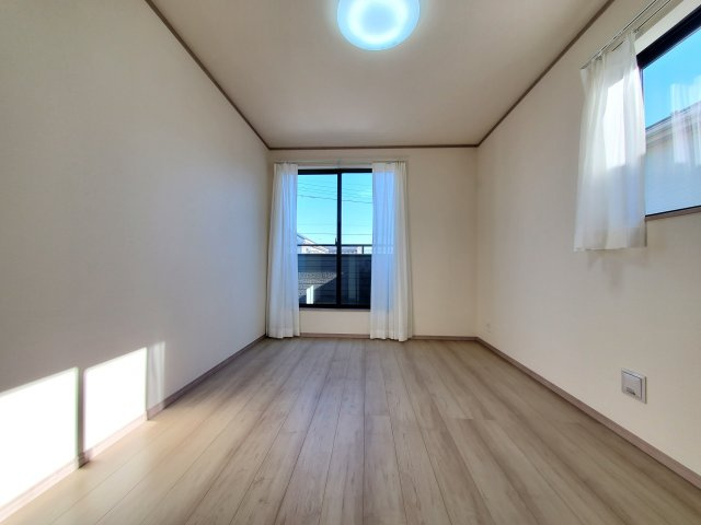 三郷市　鷹野1丁目　新築戸建　全2棟の洋室|施工例です
