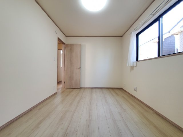 三郷市　鷹野1丁目　新築戸建　全2棟の洋室|施工例です