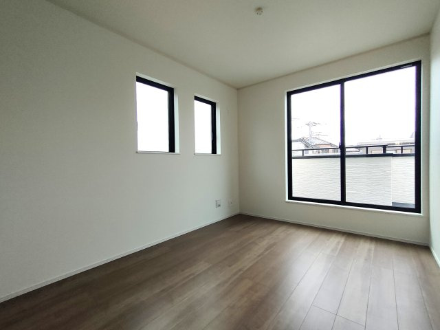 三郷市　鷹野1丁目　新築戸建　全2棟の洋室|広々とした洋室です