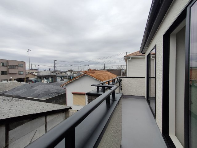 三郷市　鷹野1丁目　新築戸建　全2棟のバルコニー|落ち着いた時間を過ごせるバルコニーです