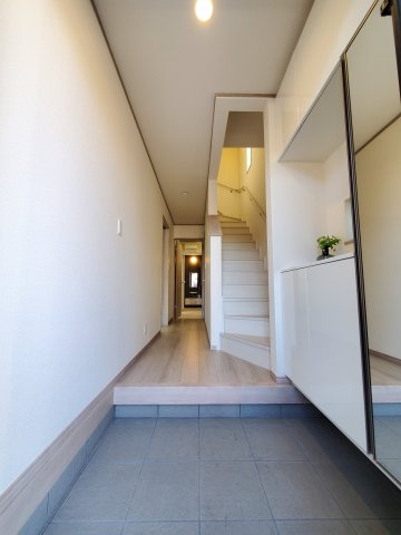 三郷市　鷹野1丁目　新築戸建　全2棟の玄関|施工例です