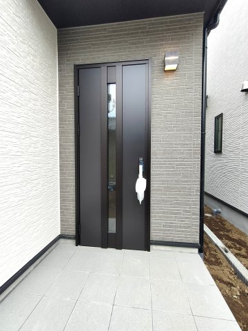 三郷市　鷹野1丁目　新築戸建　全2棟の玄関|ゆったりとした玄関です