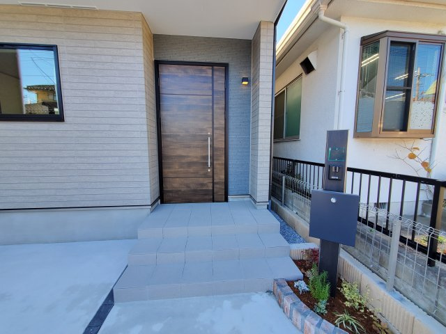 三郷市　鷹野1丁目　新築戸建　全2棟の玄関|施工例です