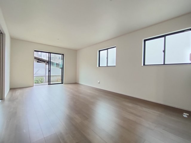 三郷市　鷹野1丁目　新築戸建　全2棟の居間・リビング|居間です