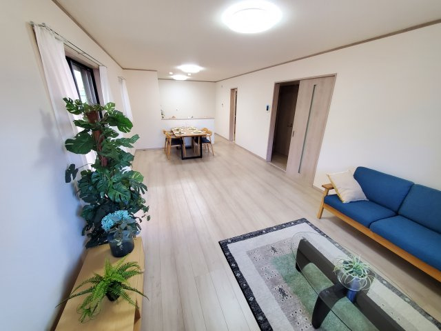 三郷市　鷹野1丁目　新築戸建　全2棟の居間・リビング|施工例です