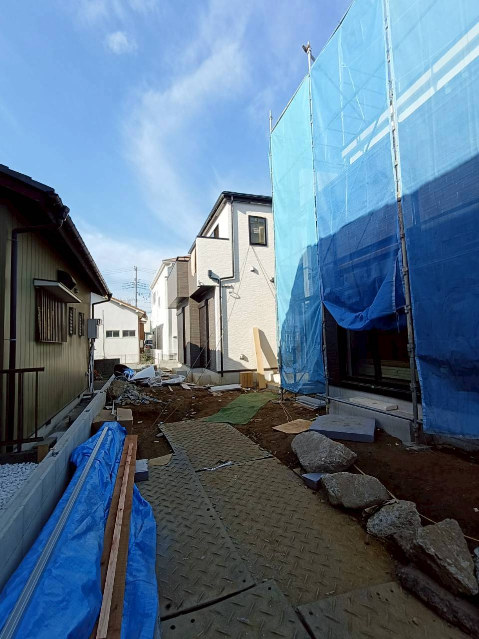 三郷市　鷹野1丁目　新築戸建　全2棟の前面道路含む現地写真|前面道路含む現地写真です