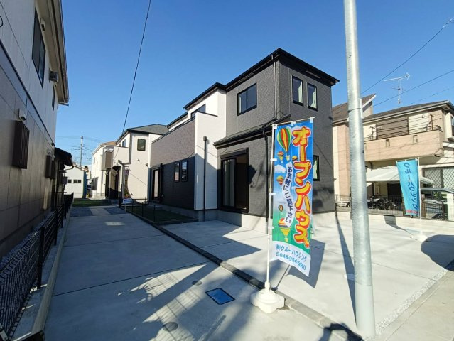 三郷市　鷹野1丁目　新築戸建　全2棟の前面道路含む現地写真|前面道路含む現地写真です