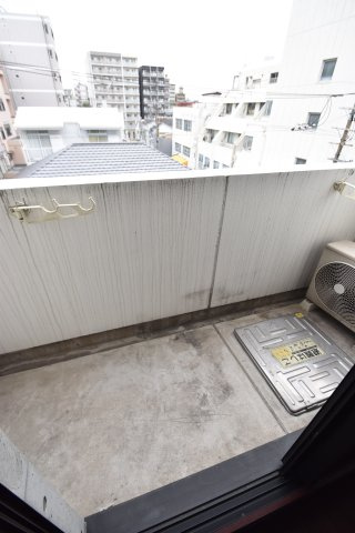 大阪市都島区都島本通５丁目の賃貸マンションのバルコニー