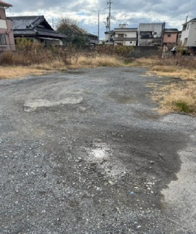 【外観】 | 土地面積621㎡（187.85坪）になります。接道は北西です。