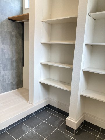 第3富士見町時沢　新築戸建　3号棟の収納|玄関にはシューズインクローク完備！