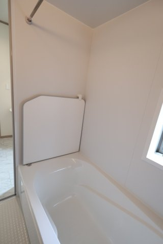 《仲介手数料無料》上尾市小泉３丁目34-11(A号棟)新築一戸建てハートフルタウンの浴室|撮影日 2025年9月15日 12:00 晴れ