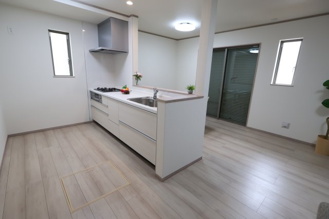 【キッチン】 | 《仲介手数料無料》上尾市小泉３丁目34-11(A号棟)新築一戸建てハートフルタウン | 撮影日 2025年9月15日 12:00 晴れ