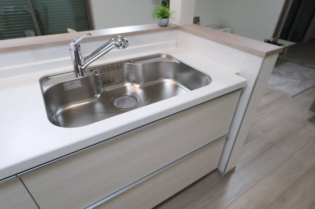 【キッチン】 | 《仲介手数料無料》上尾市小泉３丁目34-11(A号棟)新築一戸建てハートフルタウン | 撮影日 2025年9月15日 12:00 晴れ