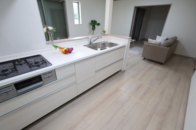 【キッチン】 | 《仲介手数料無料》上尾市小泉３丁目34-11(A号棟)新築一戸建てハートフルタウン | 撮影日 2025年9月15日 12:00 晴れ