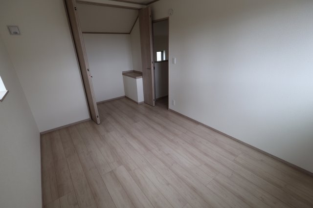 【洋室】 | 《仲介手数料無料》上尾市小泉３丁目34-11(A号棟)新築一戸建てハートフルタウン | 撮影日 2025年9月15日 12:00 晴れ