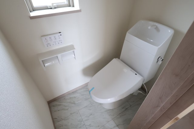 《仲介手数料無料》上尾市小泉３丁目34-11(A号棟)新築一戸建てハートフルタウンのトイレ|撮影日 2025年9月15日 12:00 晴れ