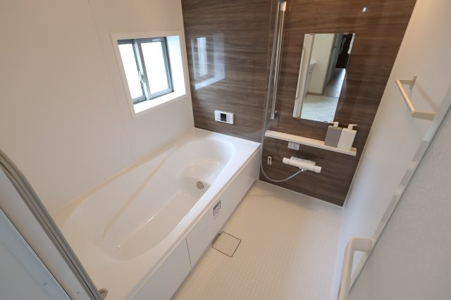 【浴室】 | 《仲介手数料無料》上尾市小泉３丁目34-11(A号棟)新築一戸建てハートフルタウン | 撮影日 2025年9月15日 12:00 晴れ