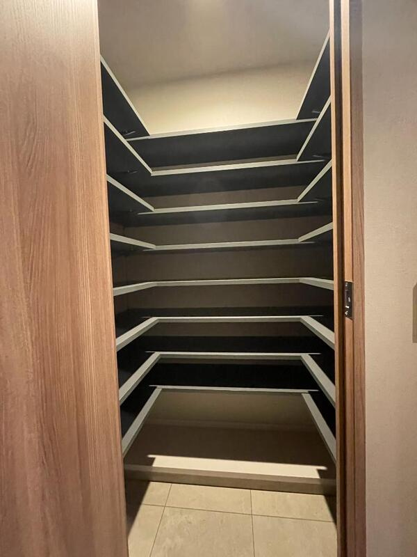 レ・ジェイド上通の玄関