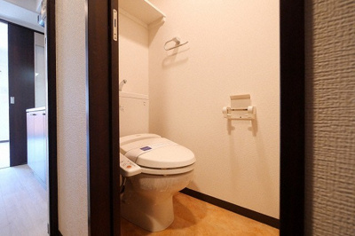 【トイレ】 | レジディア新大阪Ⅱ | 落ち着いた色調のトイレです