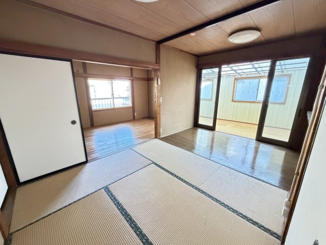 前橋市下小出町一丁目　中古住宅の居間・リビング