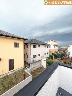 【展望】 | 邑楽郡大泉町坂田5期 | 高い建物が無く開放感のある展望
バルコニーからの展望も開けていて閑静な住宅地が望めます。日当りも良いですね♪