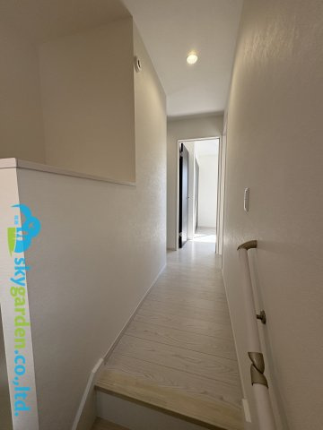 藤沢市亀井野7期　新築戸建　全3棟2号棟の内装|2階廊下の様子