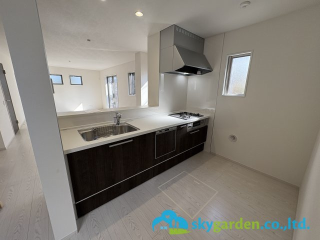 藤沢市亀井野7期　新築戸建　全3棟2号棟のキッチン|清潔感あるキッチン