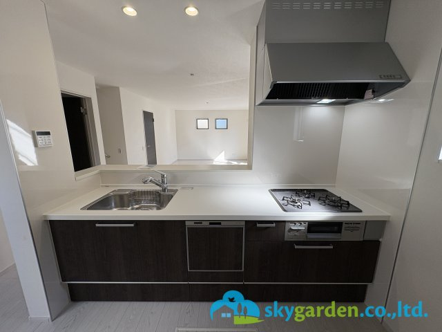 藤沢市亀井野7期　新築戸建　全3棟2号棟のキッチン|食洗機内蔵システムキッチン