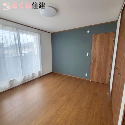 下野市緑3丁目1期　3号棟の洋室|2階主寝室には印象的なアクセントクロスでおしゃれな空間です◎