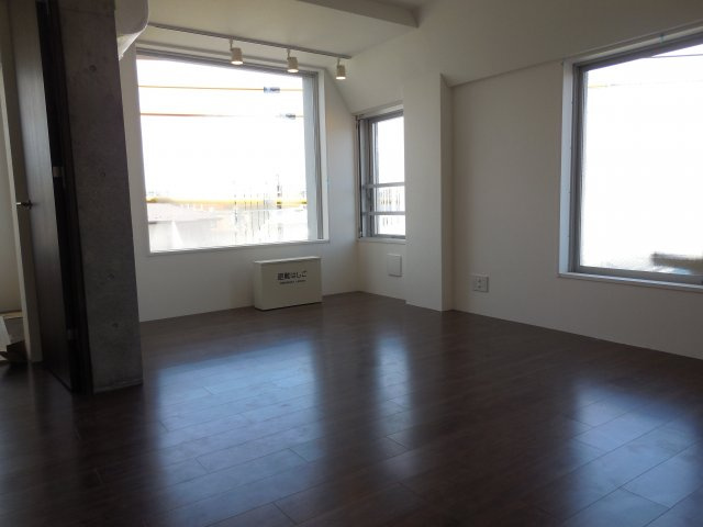 エクサム西新宿の居間・リビング|他の部屋参照