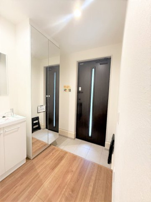 【玄関】 | 【仲介手数料３１０万円が無料！！】■ＬＤＫは２０帖で吹抜け天井■ＺＥＨ水準住宅■３０年保証