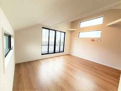 【居間・リビング】 | 【仲介手数料３１０万円が無料！！】■ＬＤＫは２０帖で吹抜け天井■ＺＥＨ水準住宅■３０年保証