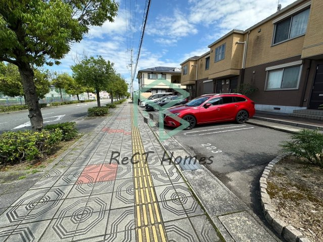 姫路市飾磨区付城２丁目のハイツの駐車場