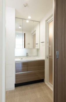 【独立洗面台】 | オアーゼ新宿西落合レジデンス | 嬉しい独立洗面台付き。