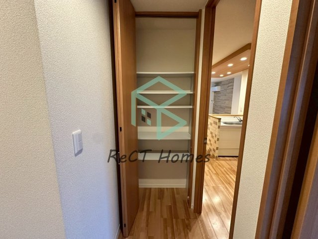 シャーメゾン岡寺の玄関