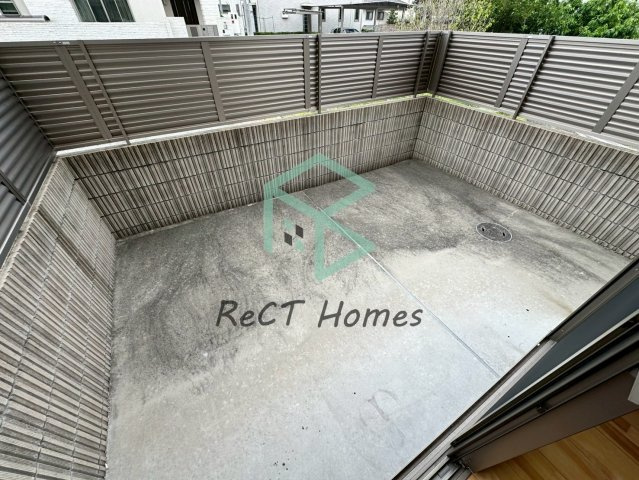 シャーメゾン岡寺の庭