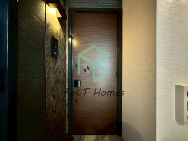 シャーメゾン岡寺の玄関