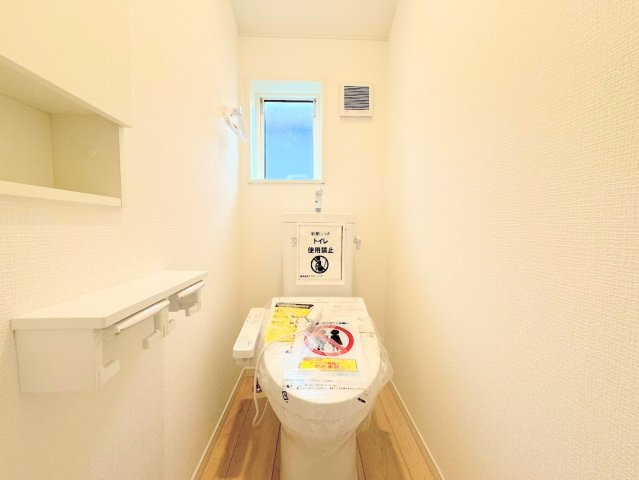 【トイレ】 | ◆◇横浜市緑区三保町　新築戸建　3号棟◇◆ | 【モデルハウス写真】
◆清潔感のある白を基調とした落ち着ける空間。