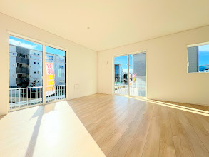 【居間・リビング】 | ◆◇横浜市緑区三保町　新築戸建　3号棟◇◆ | ◆一家だんらんのスペースとなるＬＤＫ。窓から明るい光が差し込み、思わず家族の会話も弾む快適な空間。