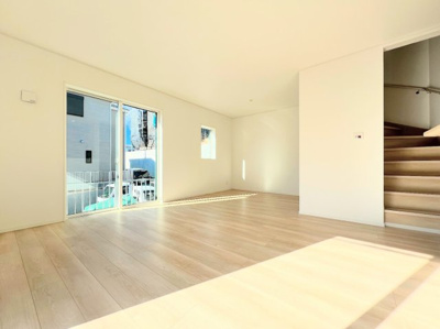 【居間・リビング】 | ◆◇横浜市緑区三保町　新築戸建　3号棟◇◆ | ◆リビングは一日中太陽の光が射し込みます。家族が集まる空間は、自然と笑顔が溢れます！