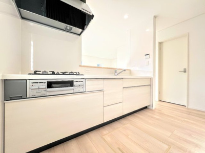 【キッチン】 | ◆◇横浜市緑区三保町　新築戸建　3号棟◇◆ | ◆キッチンからダイニングやリビングが見渡せるキッチン。料理をしながら家族とコミュニケーションをとれるだけでなく、大きな開放感も得られることができます。