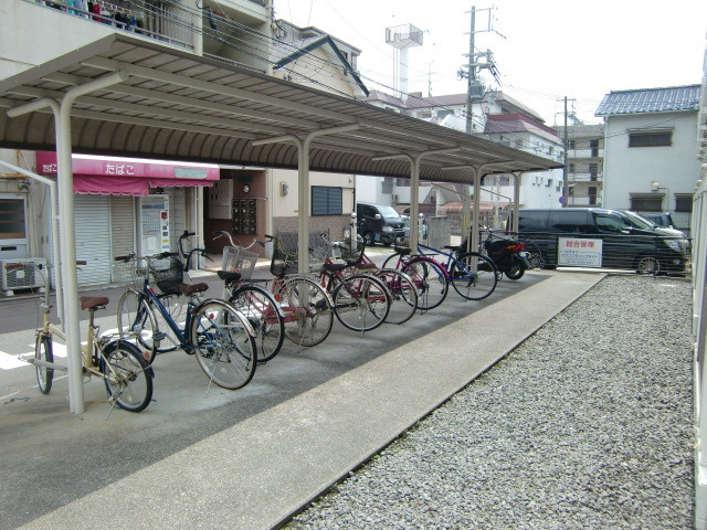 ヴィラ六甲のその他共用部分|駐輪場