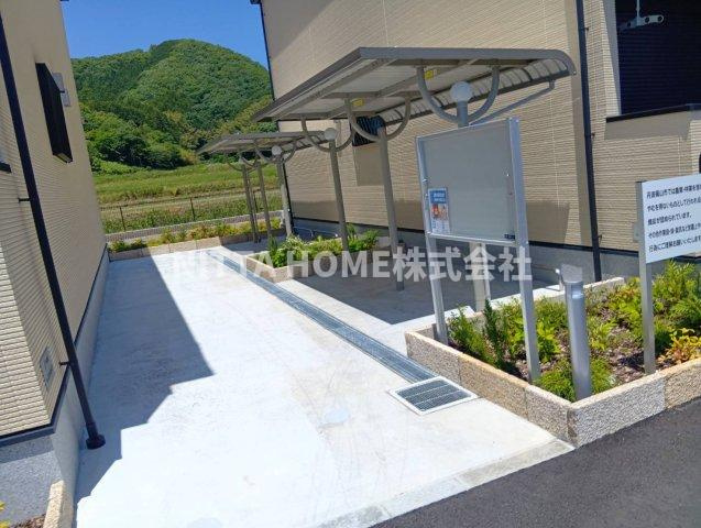 メゾン・レゾナンス　Ⅰの駐車場|敷地内に駐車場、駐輪場も設置しています！